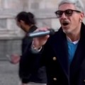 Savio Vurchio canta in Piazza del Duomo e affascina il pubblico milanese