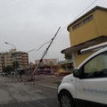 Auto contro palo della luce in via Buozzi: zona senza energia elettrica