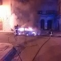 Incendio manda in fumo un'Audi A4 sw: intervento dei Vigili del Fuoco e dei Carabinieri