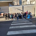 Protesta dei lavoratori della Sanitaservice Asl Bat davanti al “Bonomo” di Andria