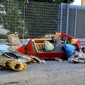 L'isola ecologica di via Stazio ancora preda degli incivili