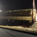 Chiusa la provinciale Andria Canosa a causa di un camion uscito di strada, carico di legname