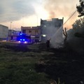 Incendio di erba lambisce la scuola elementare  "Giuseppe Verdi ": intervento dei Vigili del Fuoco e Polizia Locale