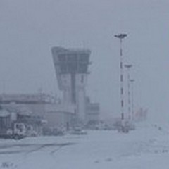 Neve e vento, chiuso l'aeroporto di Bari - Palese