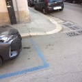 La differente disciplina della sosta agli incroci se parcheggio a pagamento o a libera sosta