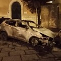 Auto di carabiniere di Andria data alle fiamme a Corato davanti alla Caserma di corso Cavour