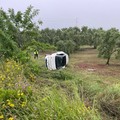 Tangenziale: Fiat 500 finisce fuori strada, ferita la conducente