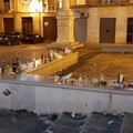 Rifiuti sparsi ovunque: ecco quel che resta della vigilia di Natale nel centro storico