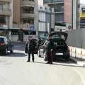 Controlli e perquisizioni dei carabinieri dopo l'attentato a Ruvo di Puglia