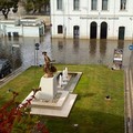 Piove, strade allagate e tombini saltati: disagi in diverse zone della città