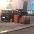 Ancora abbandoni di mobilio in via Annunziata: dopo la camera da letto adesso il salotto