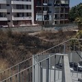 A fuoco erba secca ed arbusti nei pressi della RSA di via Carpaccio