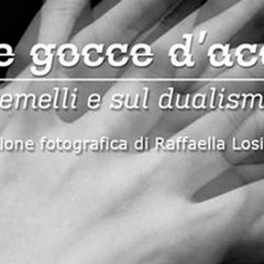 Due gocce d'acqua: mostra fotografica sui gemelli e sul dualismo