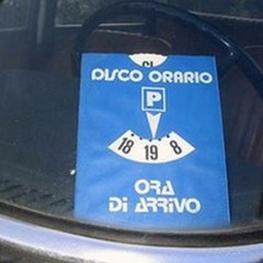 Disco orario nelle strade circostanti Via Regina Margherita