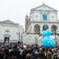 Segni di devozione alla Vergine Maria: levata in cielo una gigantesca corona del Rosario