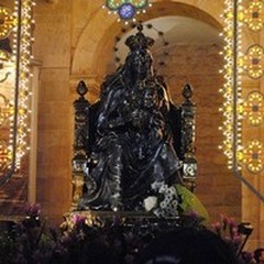Migliaia di fedeli verso il Santuario della Madonna dei Miracoli