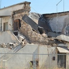 Crolla tetto di palazzina disabitata in viale Virgilio. Nessun ferito