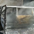 Furgone prende fuoco in via Addis Abeba: seri danni al prospetto di un edificio