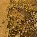 Buca gigante in via Stradella:  "È pericolosa, spero che si risolva "