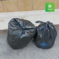 Una coppia andriese ripulisce via Telesio dalla spazzatura