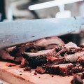 Festival dell’Affumicata: ad Andria il 12 settembre si celebra “u’ m’scìsc’ch’” e la  “salsiccia mb’mèit’”
