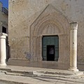 Danni a condotte idriche causano crepe sulla facciata e sul portale della chiesa di sant'Agostino
