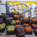 Polizia Locale e Polizia di Stato sequestrano 6 quintali di frutta venduta abusivamente