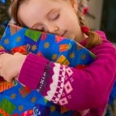 Natale è anche solidarietà, l'Anpi dona un libro a chi non può fare regali