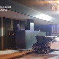 Auto in fiamme in via Giannone: intervento della Polizia Locale e dei Vigili del Fuoco