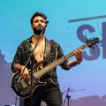Il bassista andriese Giuseppe Inchingolo apre il concerto dei Rezophonic a Rutigliano con i Gadjos