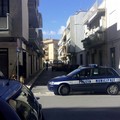 Sosta per due ore davanti al passo carrabile, interviene la polizia