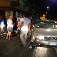 Due 15enni feriti: auto contro scooter in viale Trentino