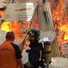 Incendio in un rudere del Centro Storico: sul posto i Vigili del Fuoco