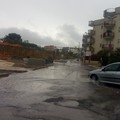 Temporale si abbatte su Andria: auto in panne su via Bisceglie allagata
