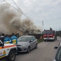 Incendio in un capannone di legnami in via Malpighi: sul posto VV.F. e Polizia Municipale