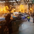 Due giovani cadono da un ciclomotore su viale Pietro Nenni: in codice giallo al Bonomo
