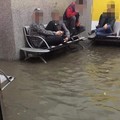 Bomba d'acqua ieri sera ad Andria, le immagini della stazione diventano virali. IL VIDEO