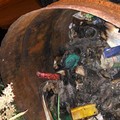 Terreno incolto di via Marche scambiato per una discarica: ancora degrado nel quartiere Monticelli