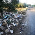 Cartoline di degrado da Monte Faraone: distese di rifiuti lungo la contrada