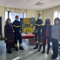 L’artista andriese Isabella Pistillo omaggia con un suo dipinto il corpo dei Vigili del Fuoco di Bari