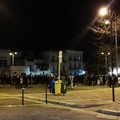 Piazza Catuma ad Andria con tanta gente, in pochi ricordano che siamo in zona arancione