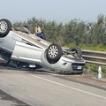 Incidente sulla tangenziale di Andria, auto ribaltata e conducente ferito