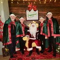 Quattro elfi da Bolzano ad Andria per valutare la Casa di Babbo Natale: premiato Sabino Matera