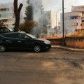 Incendio vicino parcheggio via Delle Querce, i residenti avevano chiesto interventi