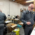 Capi contraffatti di noti brand, scoperto capannone alla periferia di Andria