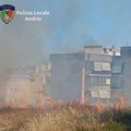 Incendio di sterpaglie: intervento di Polizia locale e Vigili del fuoco