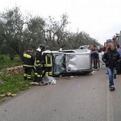 Un 92enne ferito nel ribaltamento della sua auto stamane