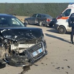 Incidente in tangenziale: scontro tra due auto, un ferito in codice rosso