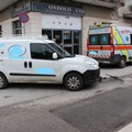 Ciclista ferita in uno scontro con un furgone in via Martiri di Belfiore