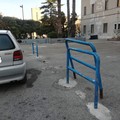 Transenne rimosse in piazza Unità d'Italia, ancora una volta